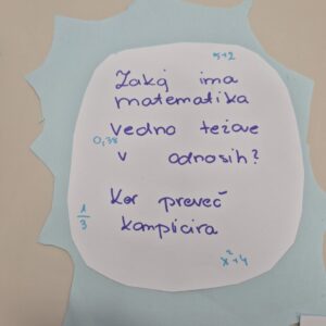 Mesec pisanja z roko 2026: Humor je najboljše črnilo